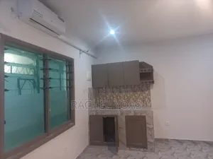 1chbre Appartement dans Koufoli, Mongo-Mpoukou à Louer