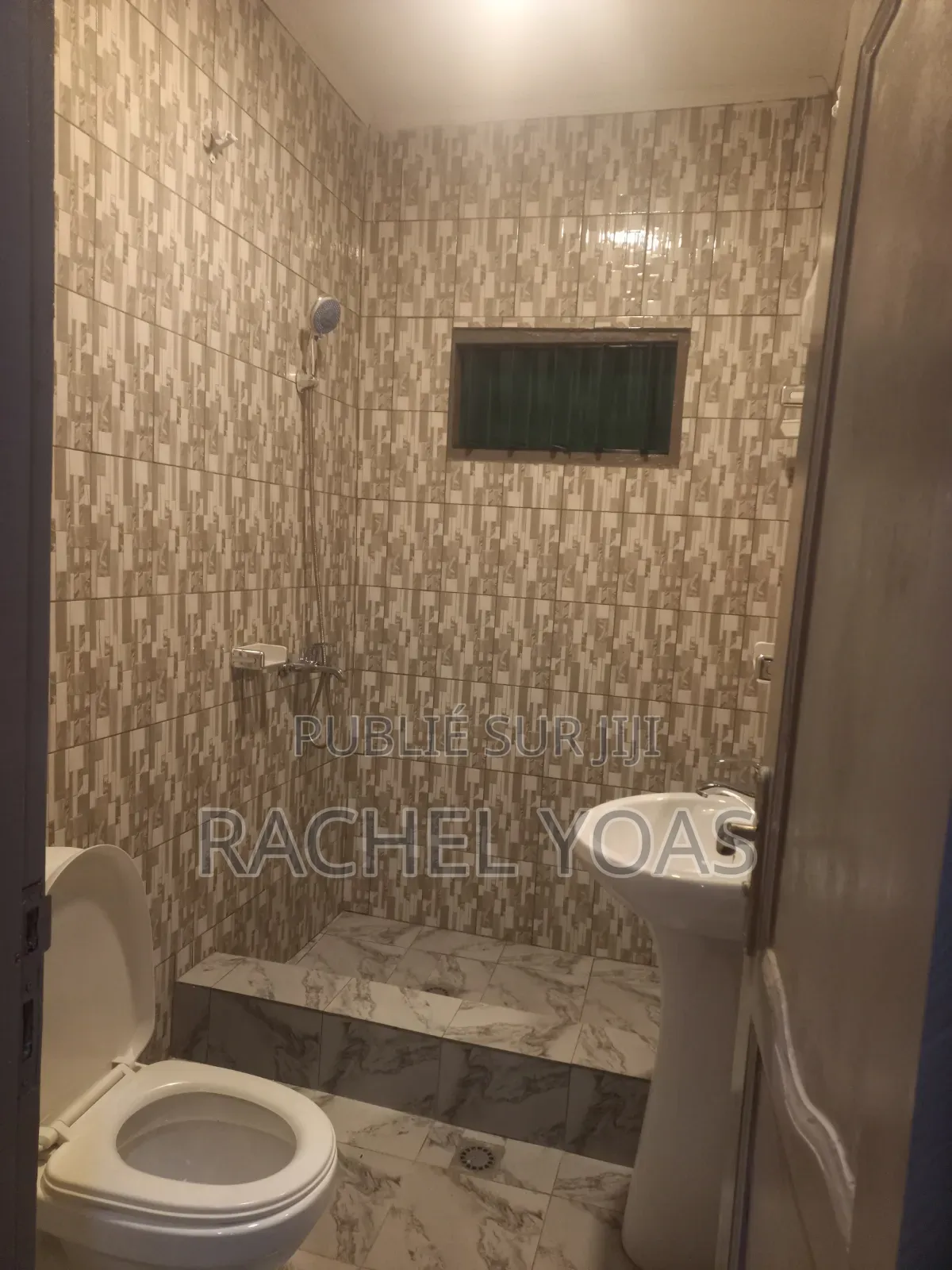 1chbre Appartement dans Koufoli, Mongo-Mpoukou à Louer