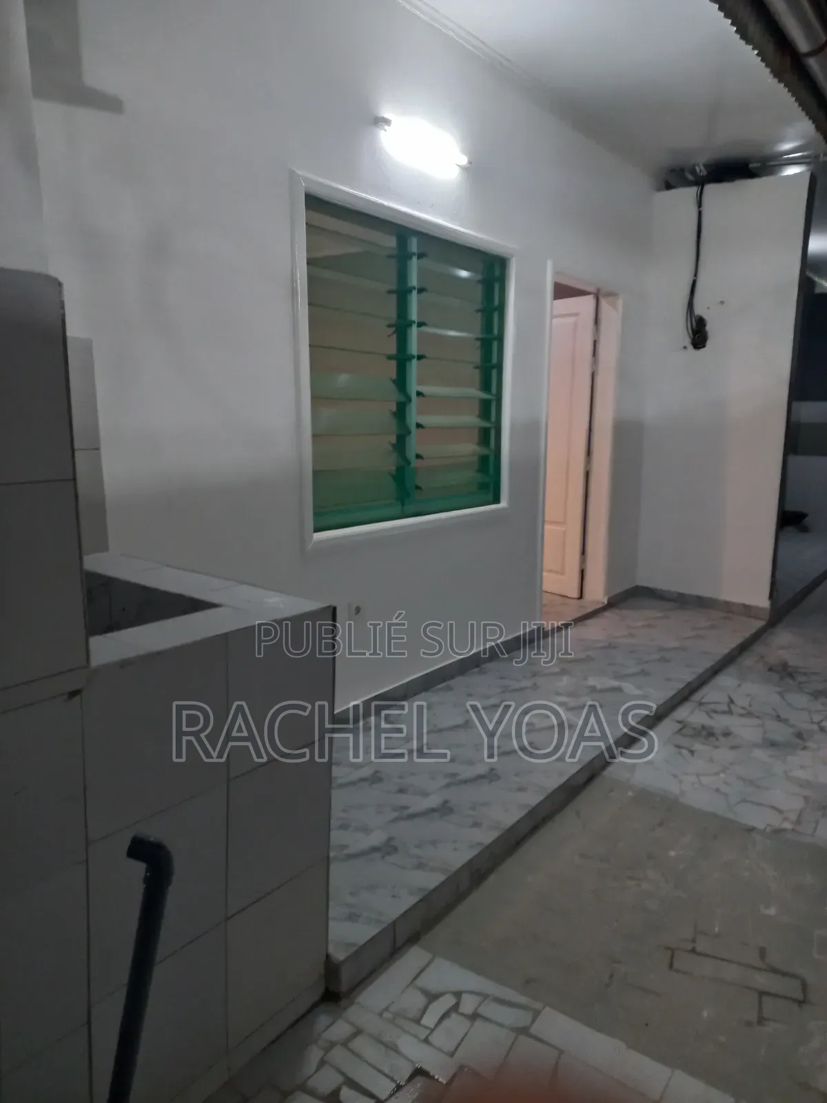 1chbre Appartement dans Koufoli, Mongo-Mpoukou à Louer