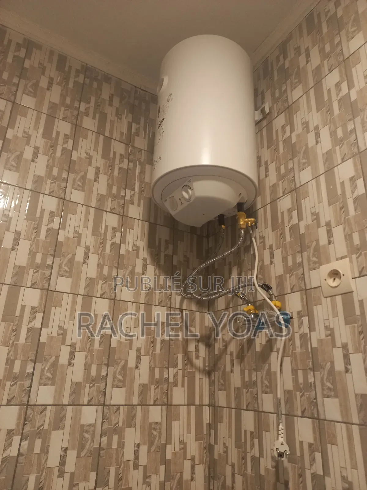 1chbre Appartement dans Koufoli, Mongo-Mpoukou à Louer