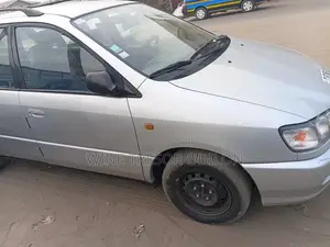 Toyota Picnic 2.0 FWD 2000 Gris