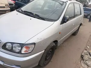 Toyota Picnic 2.0 FWD 2000 Gris