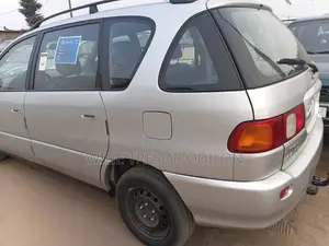 Toyota Picnic 2.0 FWD 2000 Gris