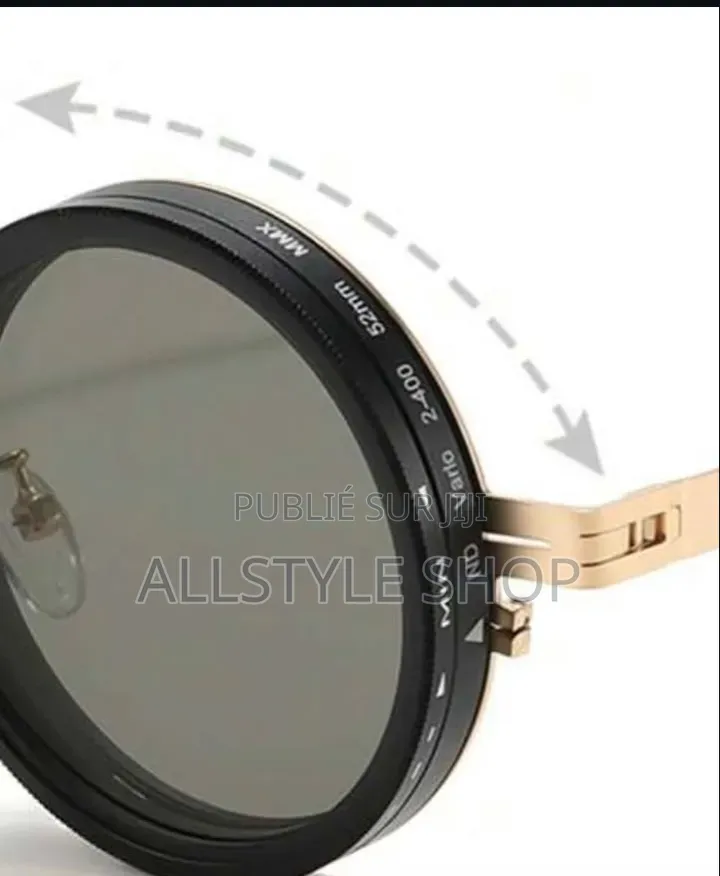 Une Paire De Lunettes