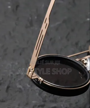 Une Paire De Lunettes