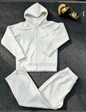 Survêtements, T-Shirts, Baskets Et Accessoires De Marque »