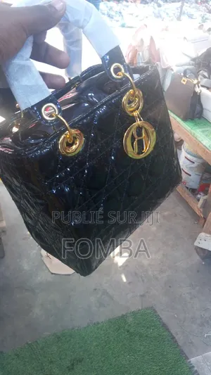 Sacs À Main Dior Femme Vernisé Et Non Vernisé De Plusieurs Couleurs