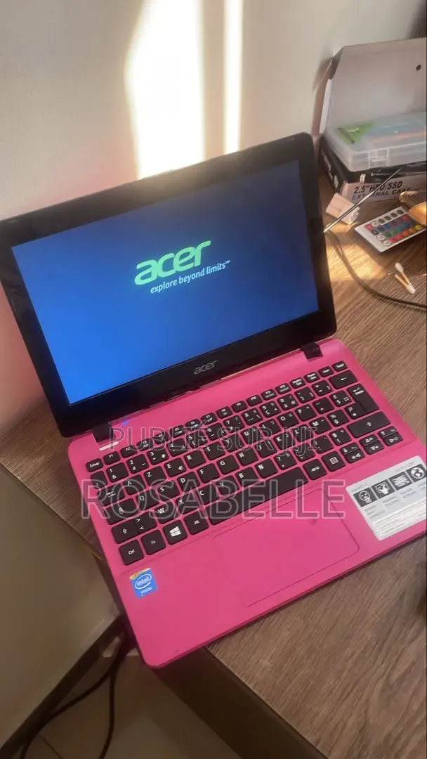 Ordinateur portable Acer AcerNote Pro 4GB Intel SSD 128GB