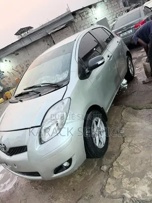 Toyota Yaris 2020 Gris