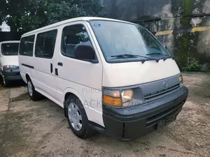 Toyota HiAce 2017 Gris