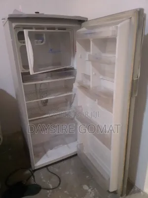 Un Frigo SHARP De Taille Moyenne (190 Littres)