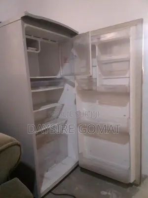 Un Frigo SHARP De Taille Moyenne (190 Littres)