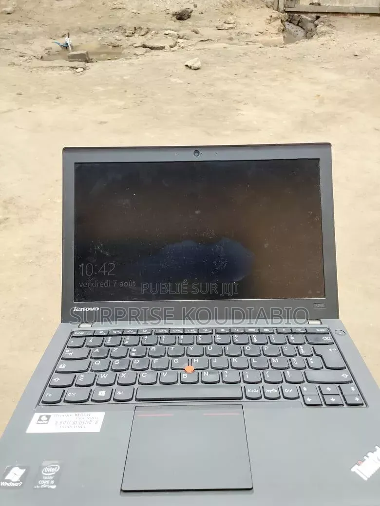 Ordinateur portable Lenovo 300e 8GB Intel HDD+SSD 256GB