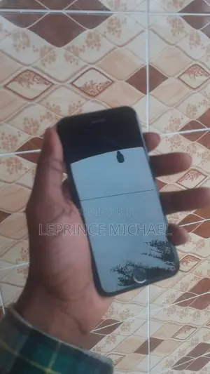 Nouveau Apple iPhone 7 32 GB Noir