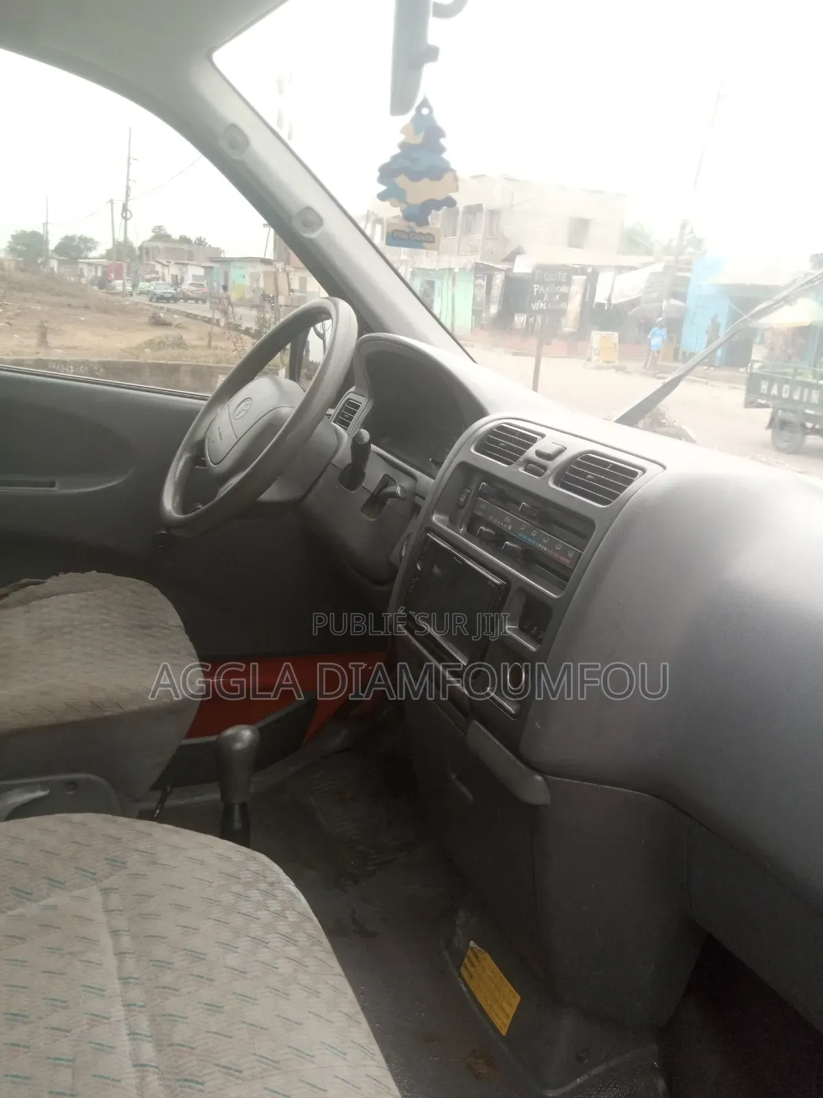 Toyota HiAce 2000 Rouge