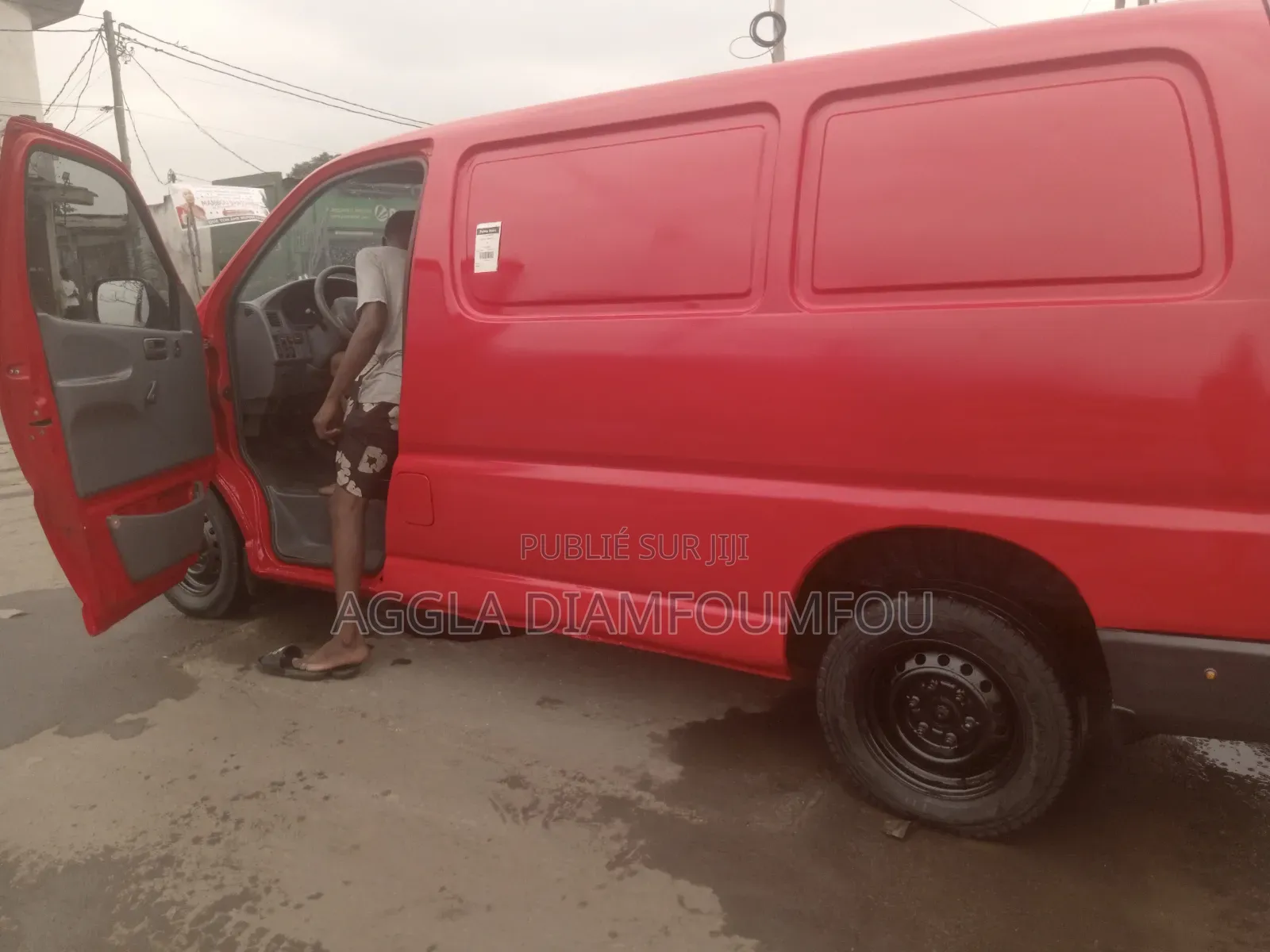 Toyota HiAce 2000 Rouge