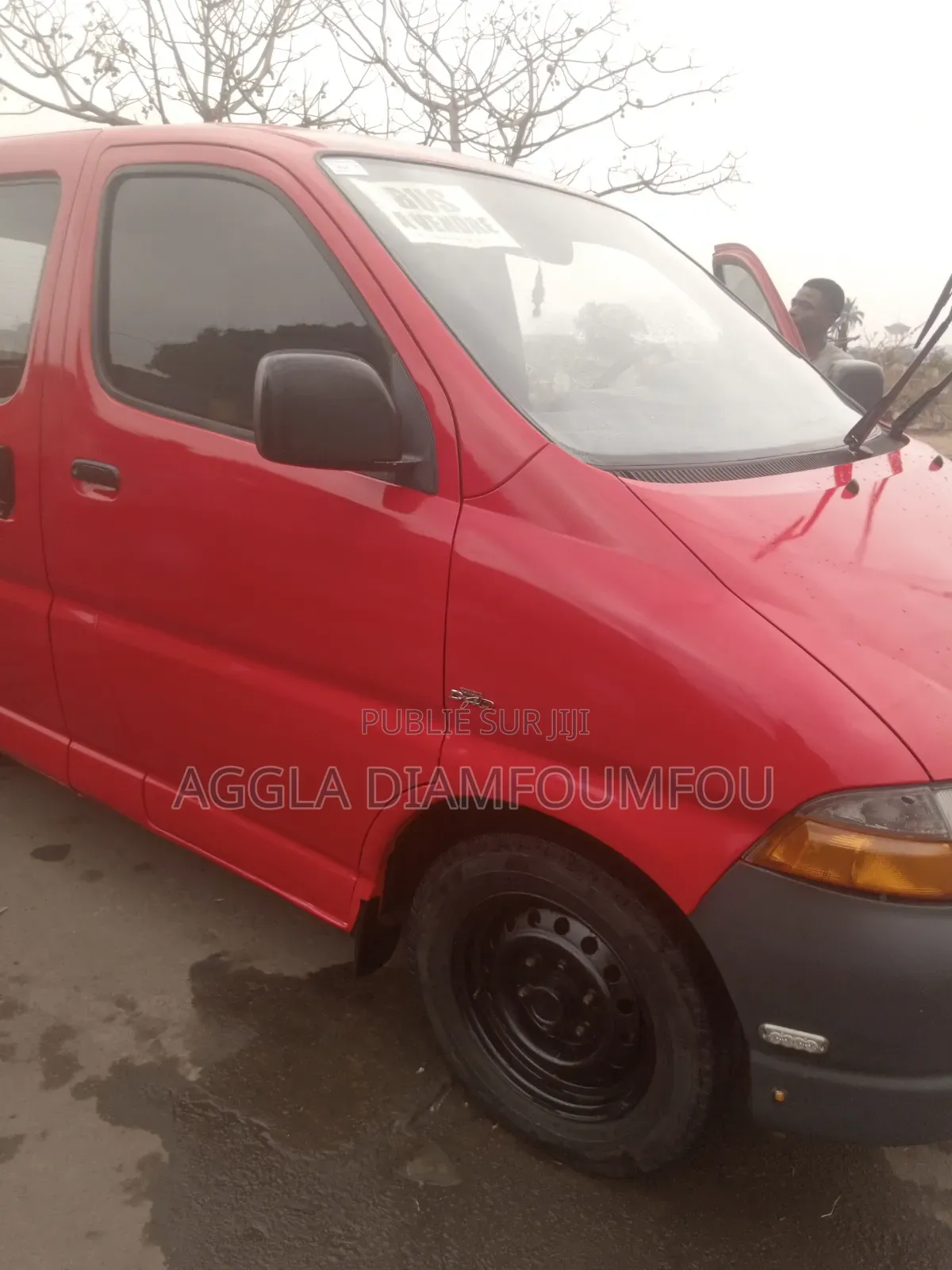 Toyota HiAce 2000 Rouge