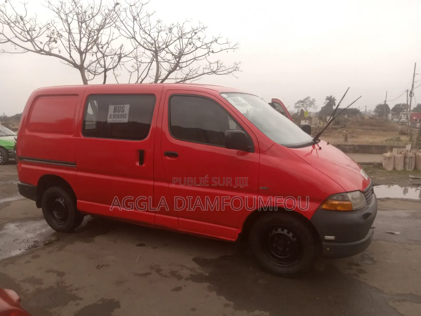 Toyota HiAce 2000 Rouge