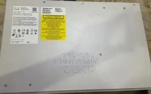 Switch Cisco 24 Port Jamais Configuré Avec Tous Ses Accessoires