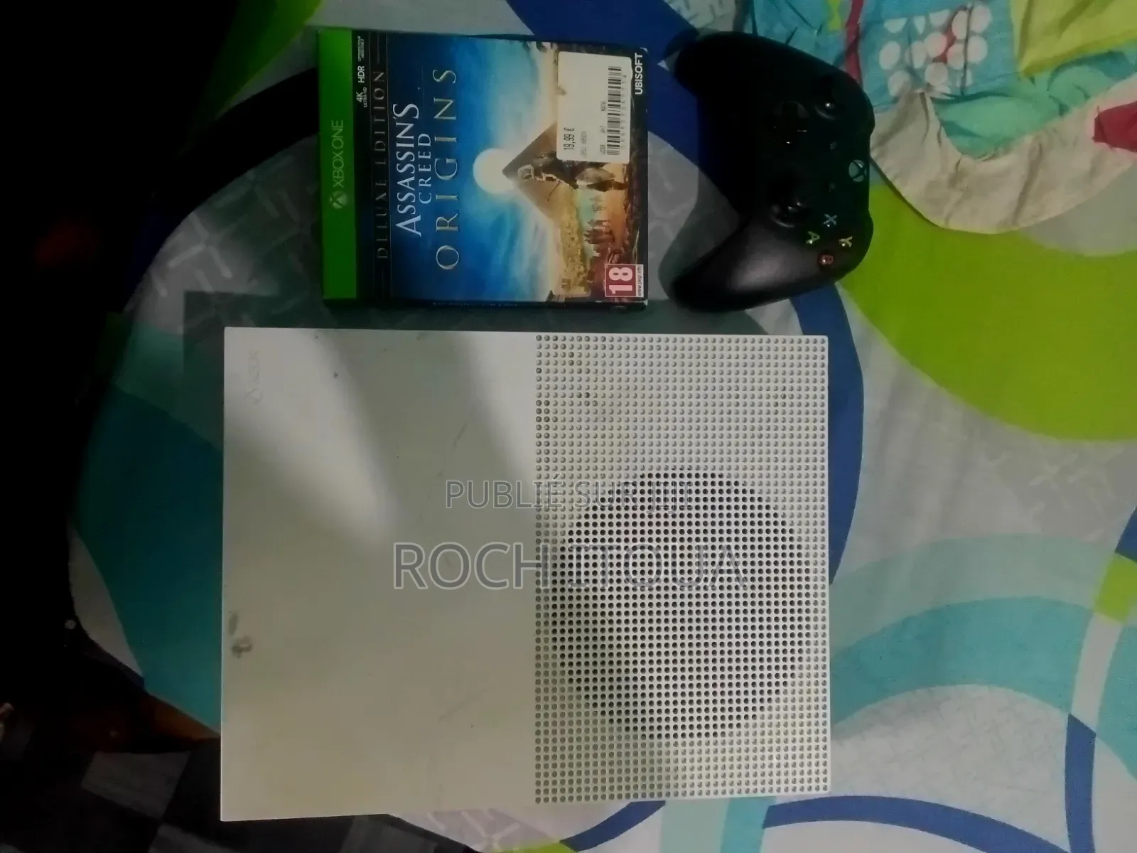 Xbox One S 1T Non Cracké Avec 1 Cd Et Quelque Jeux Gratuit À 90000fr