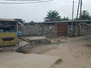 Demi Parcelle a Vendre Quartier Songolo Au Bord Du Goudron