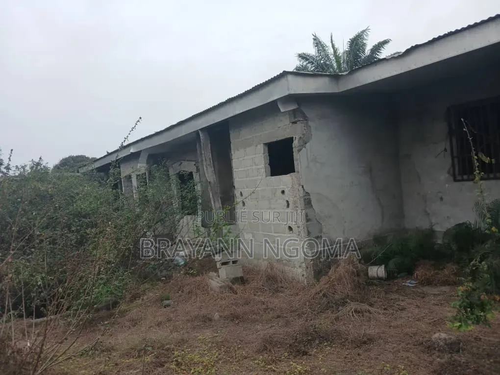Demi Parcelle a Vendre Quartier Songolo Au Bord Du Goudron