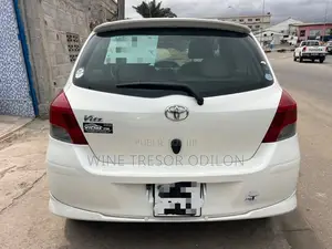 Toyota Yaris Base Hatchback 3dr 2010 Blanc