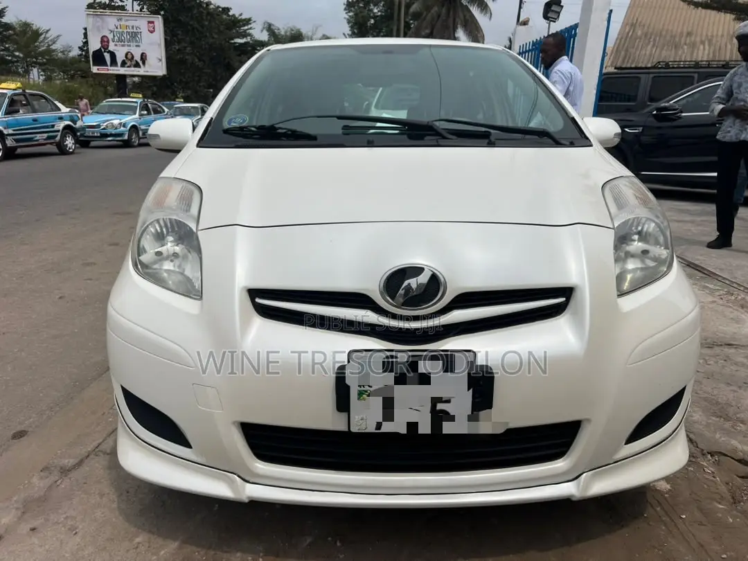 Toyota Yaris Base Hatchback 3dr 2010 Blanc