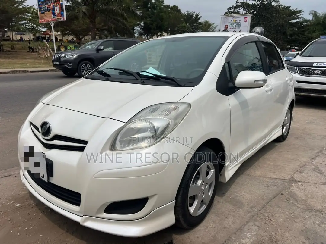Toyota Yaris Base Hatchback 3dr 2010 Blanc