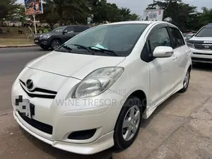 Toyota Yaris Base Hatchback 3dr 2010 Blanc