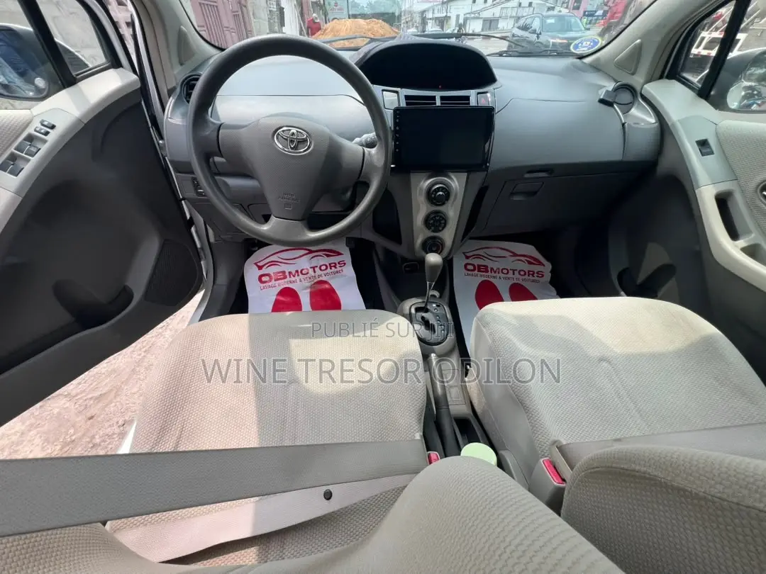 Toyota Yaris Base Hatchback 3dr 2010 Blanc
