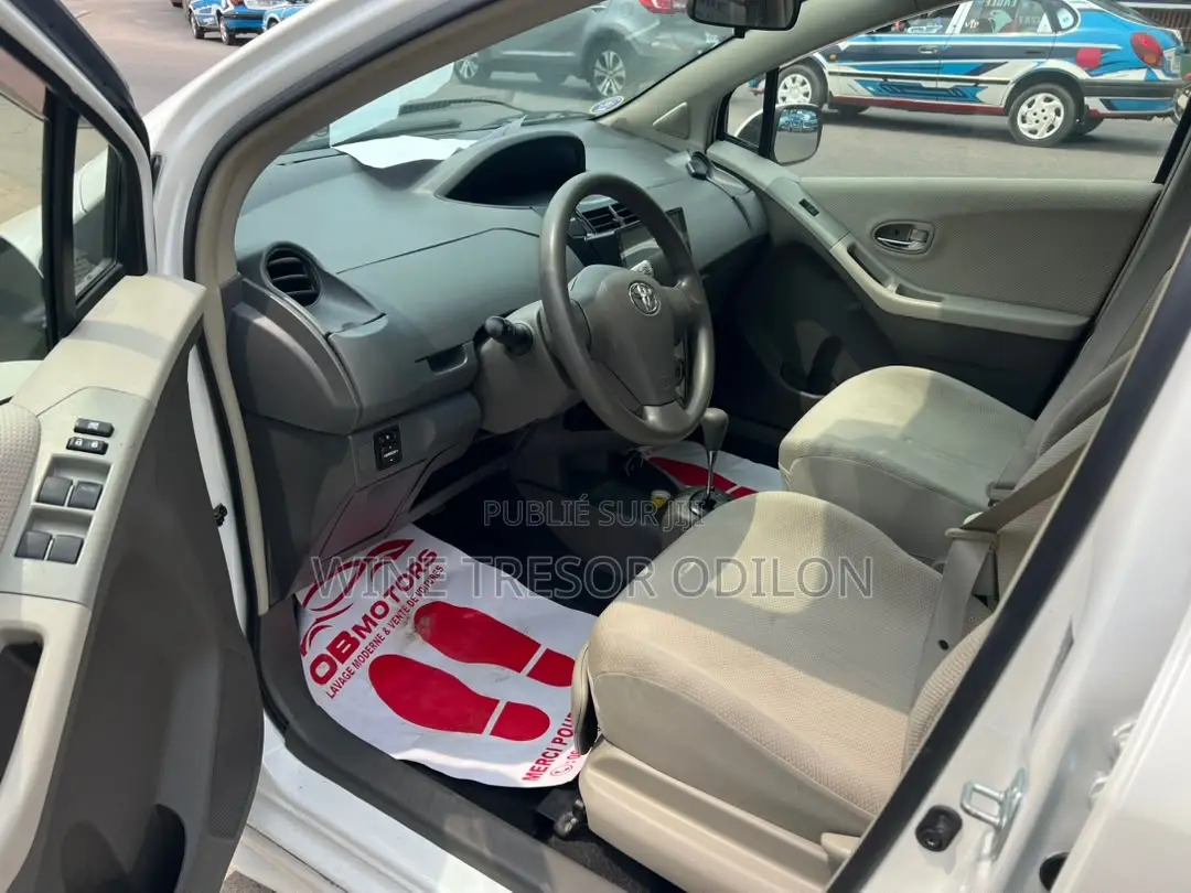 Toyota Yaris Base Hatchback 3dr 2010 Blanc