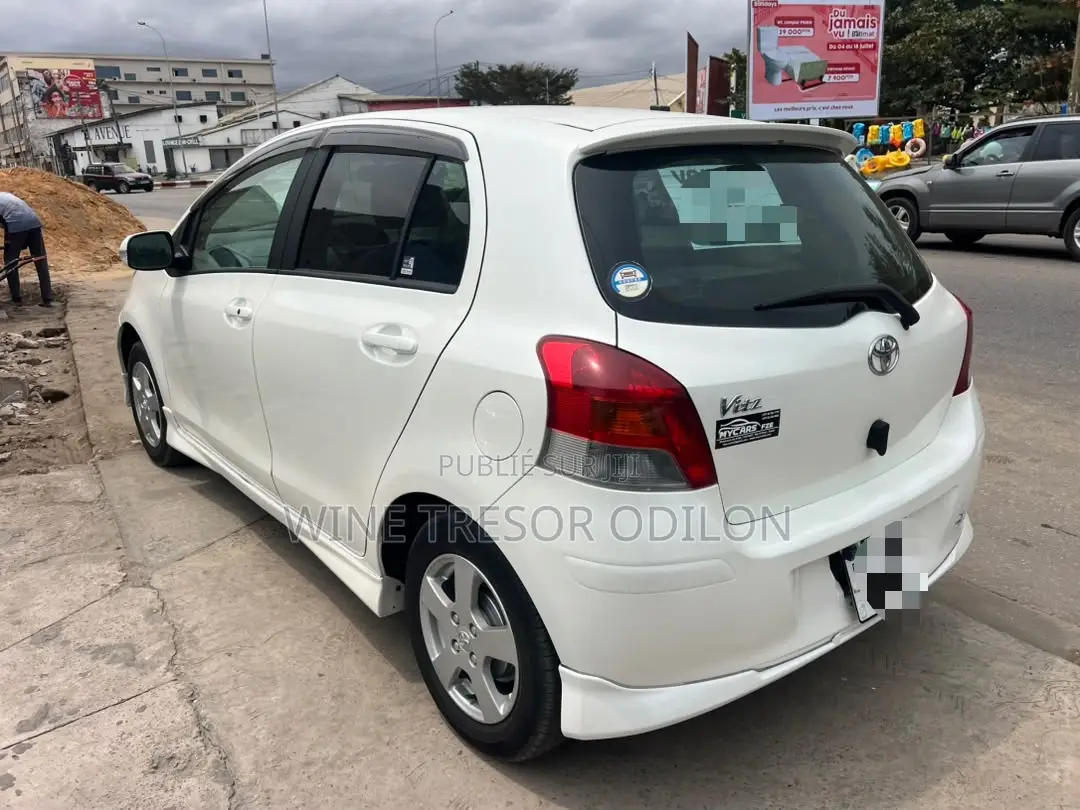 Toyota Yaris Base Hatchback 3dr 2010 Blanc