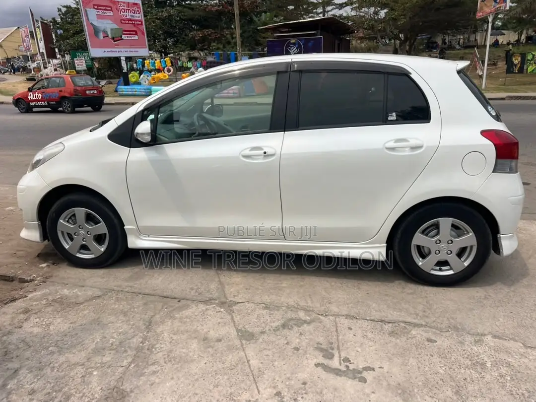 Toyota Yaris Base Hatchback 3dr 2010 Blanc