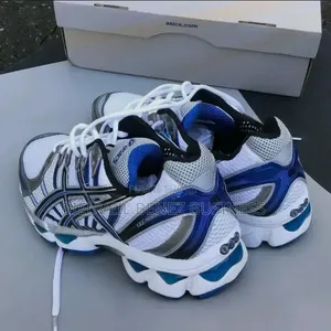 Asics Sneakers
