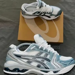 Asics Sneakers