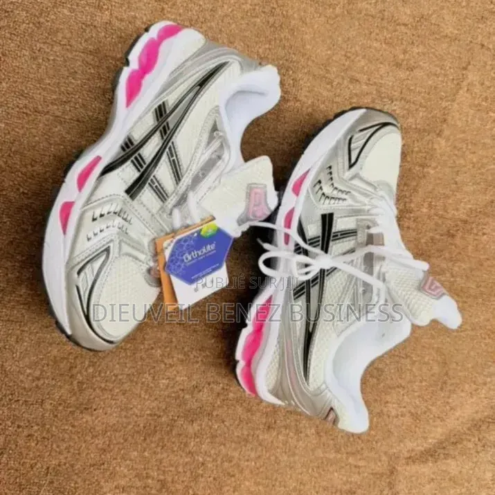 Asics Sneakers