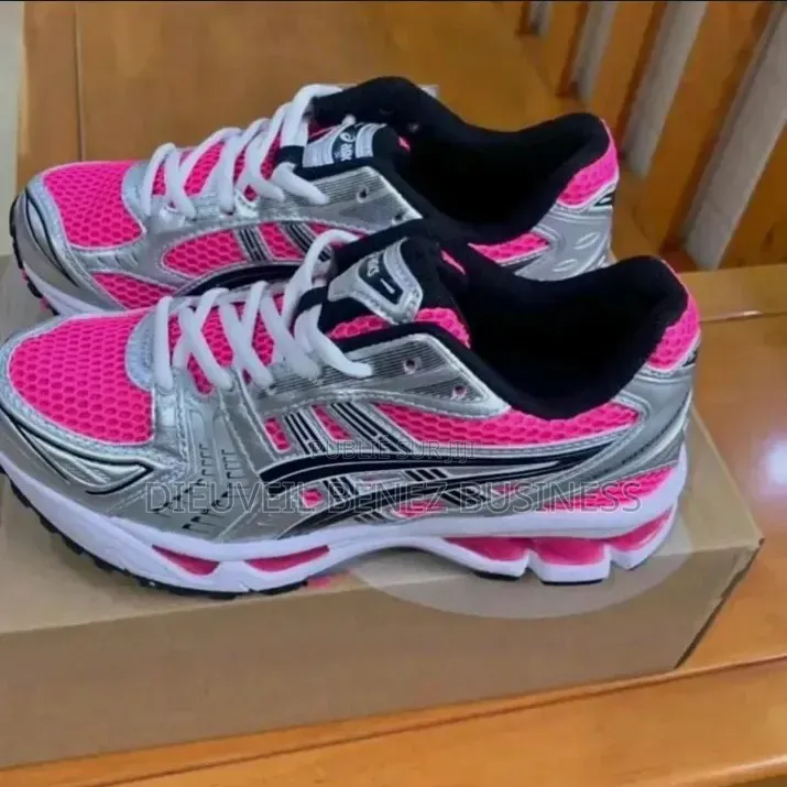Asics Sneakers