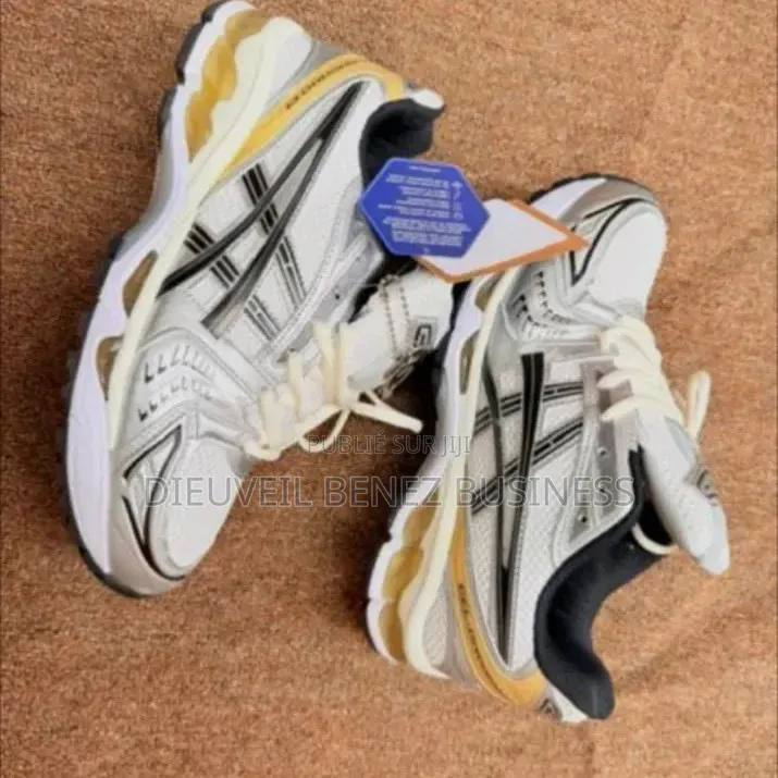Asics Sneakers