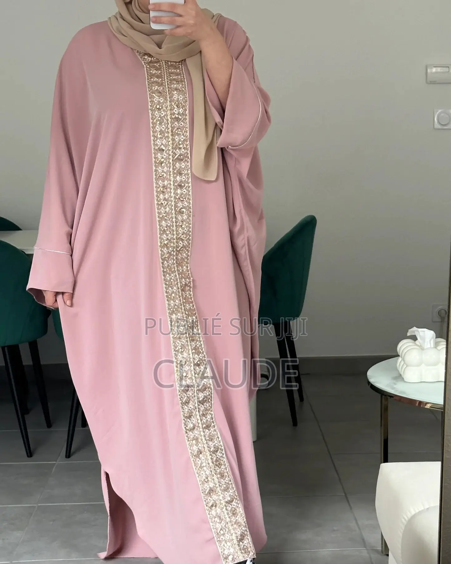 Robes, Chaussures Et Sacs Pour Femmes