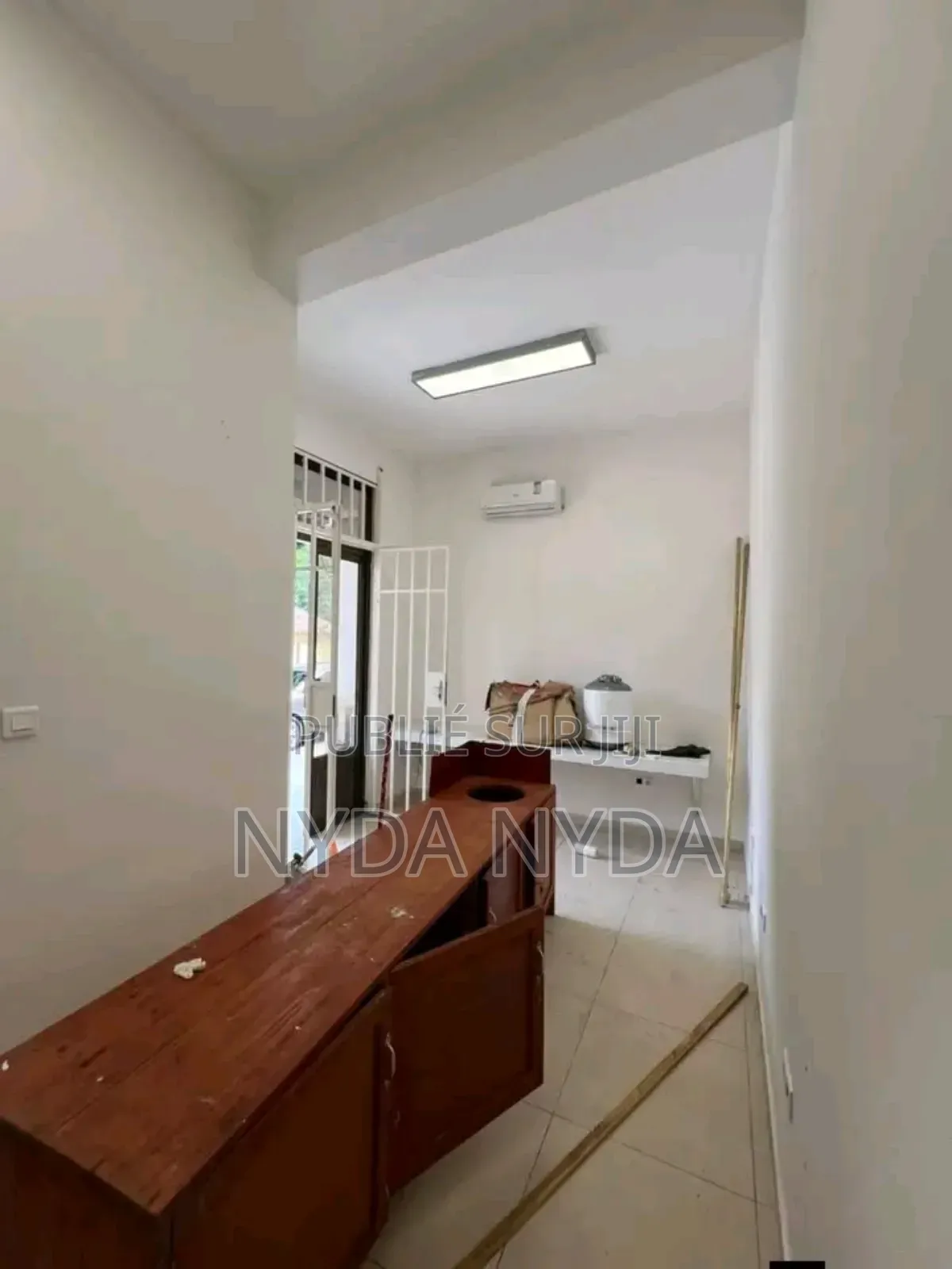 Agence Immobilière Premium {{ Bureau a Louer Au Centre Ville }}