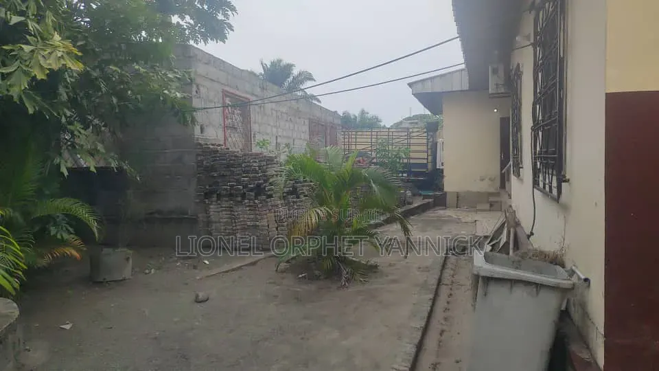 3chbre Maison de ville/terrasse dans Parcelle De 750M², Ngoyo à Vendre
