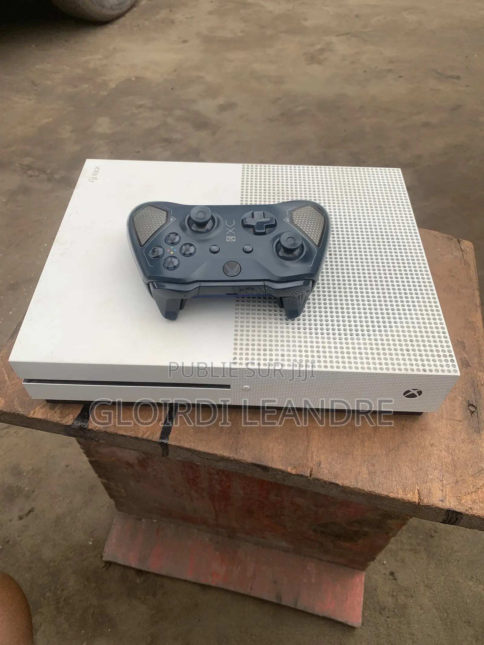 Xbox One S a Vendre 130000 Avec Des Jeux Déjà Installé