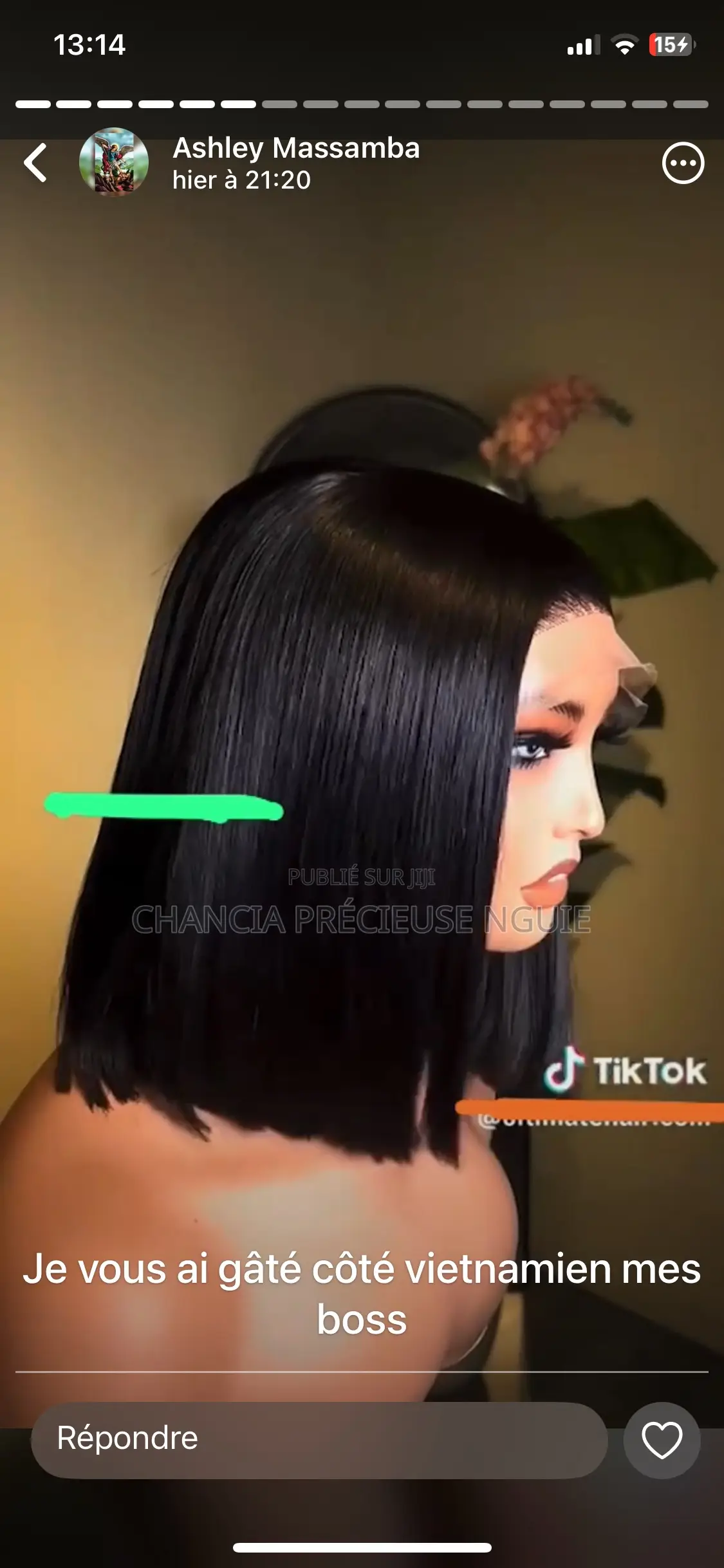 La Perruque Est De Très Bonne Qualité