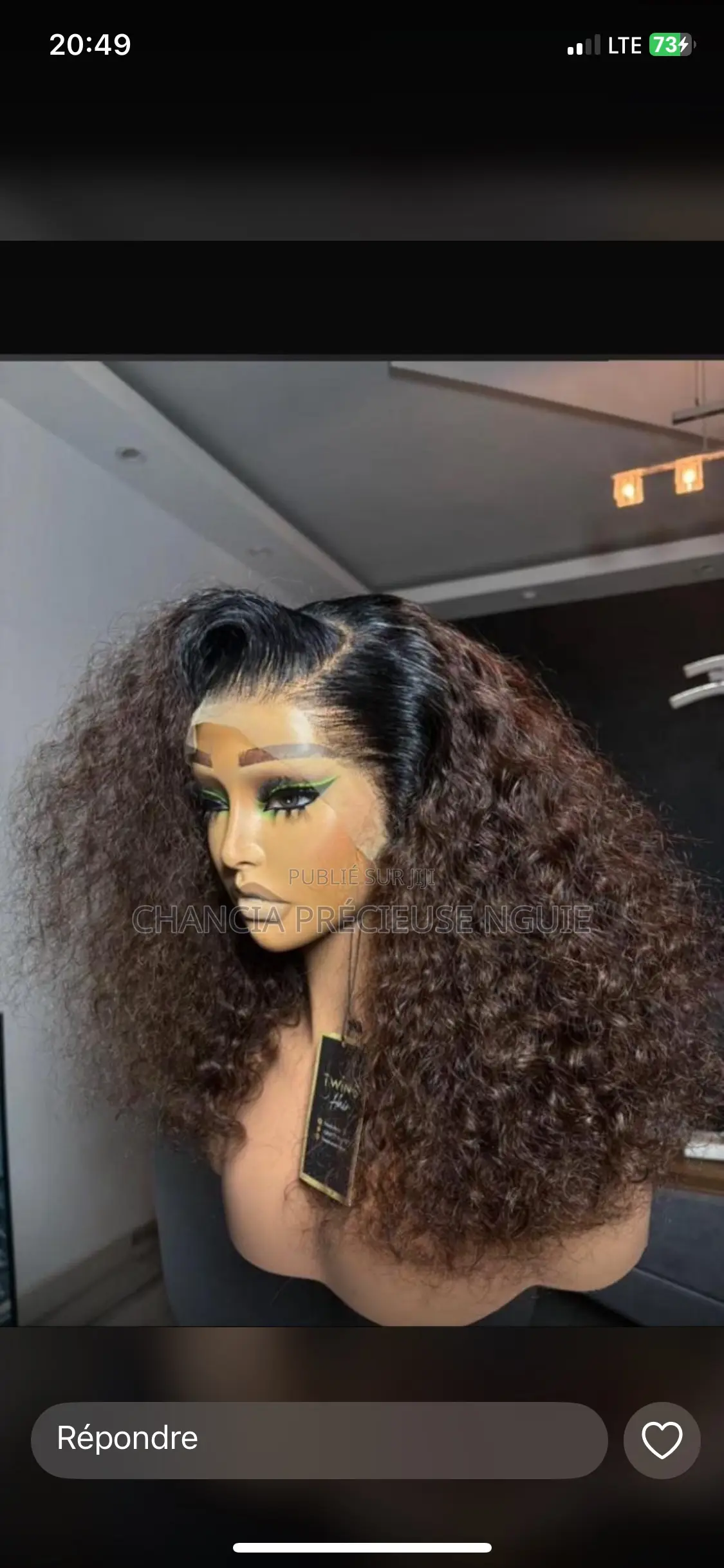 La Perruque Est De Très Bonne Qualité