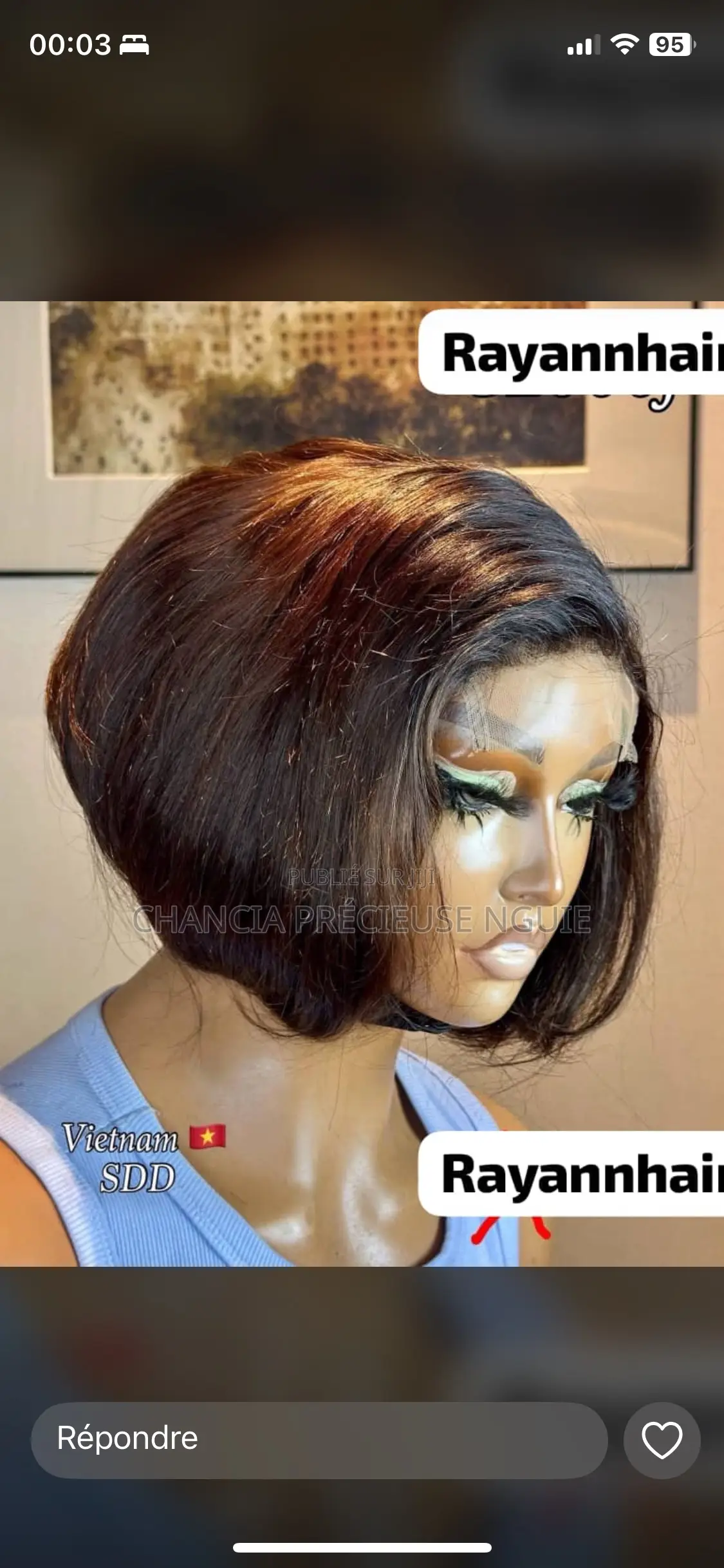 La Perruque Est De Très Bonne Qualité