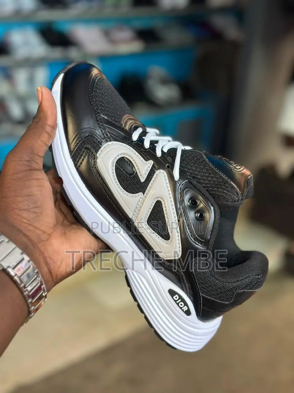 Paire De Baskets Homme Et Femme