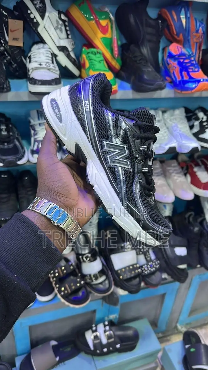 Paire De Baskets Homme Et Femme