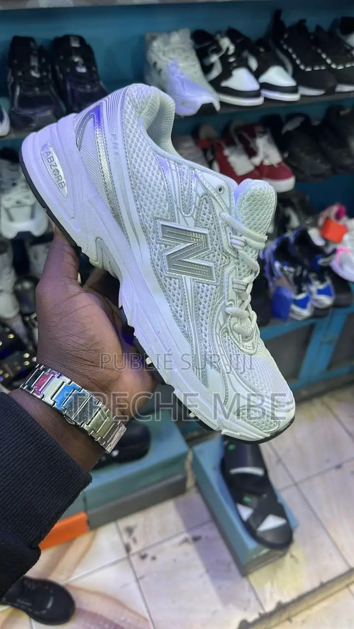 Paire De Baskets Homme Et Femme