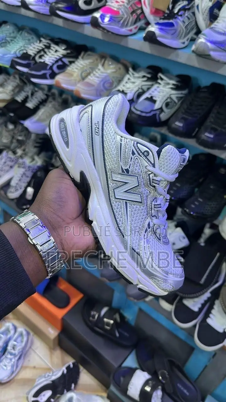 Paire De Baskets Homme Et Femme